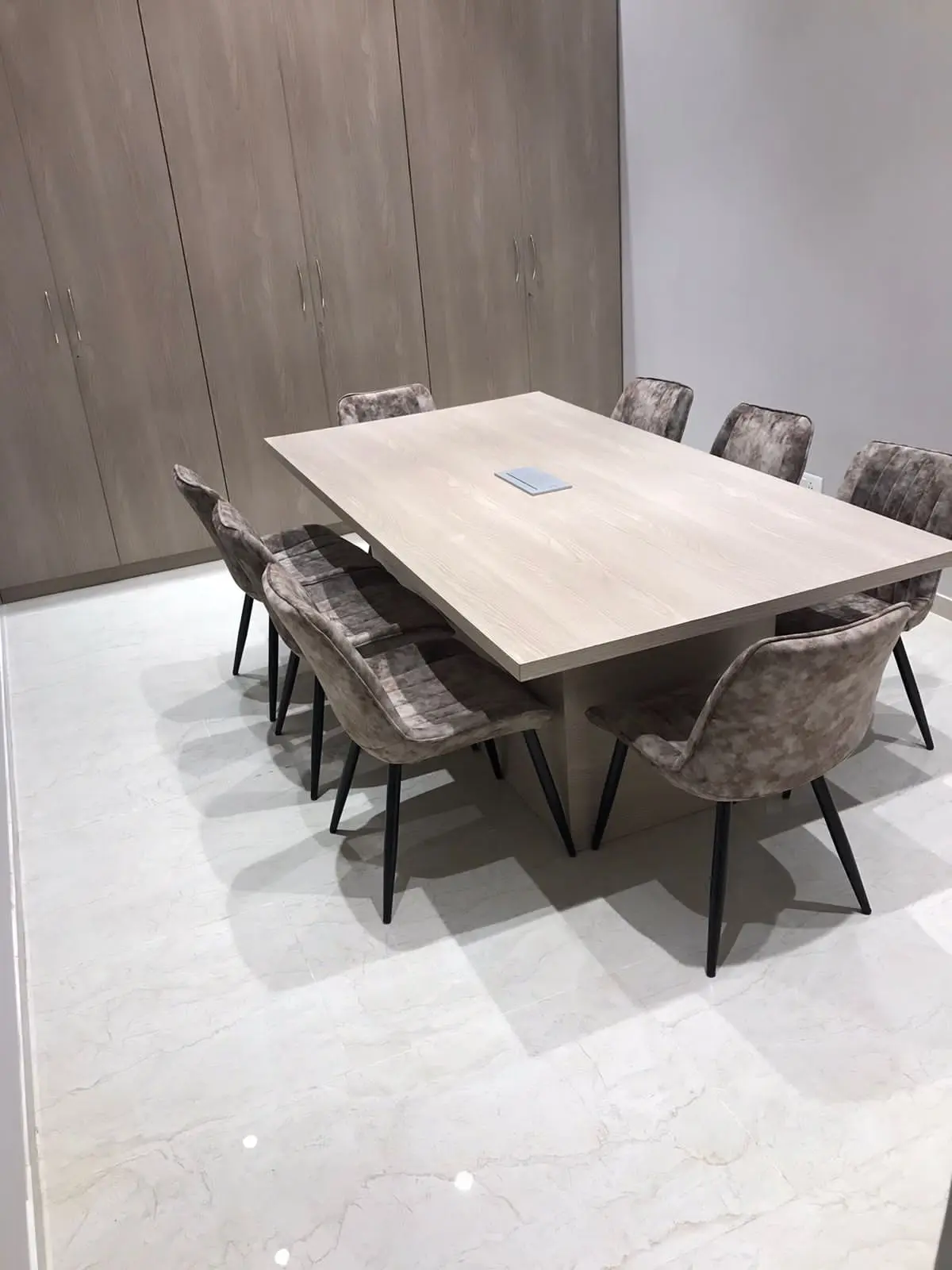 Ground Holding Sales Lounge — Goregaon — view 2